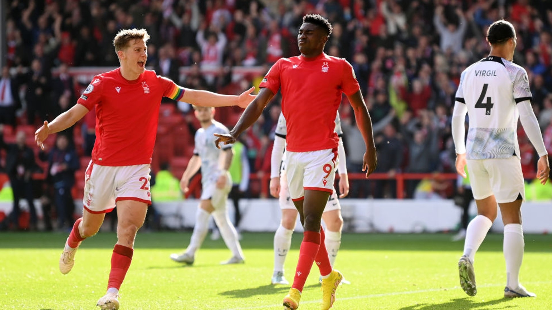 他为球队付 他为球队付